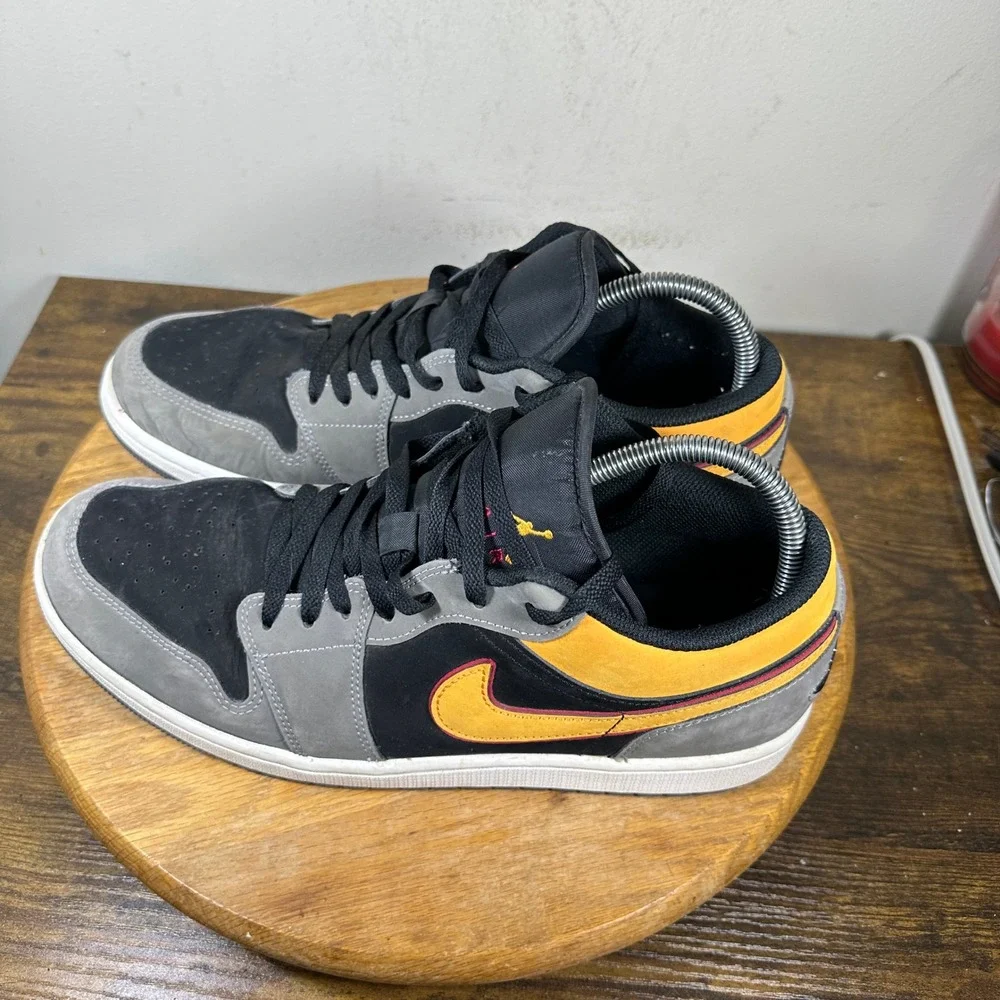 Jordan 1 Low SE Black University Vivid Orange FN7308-008 Mens Size 11